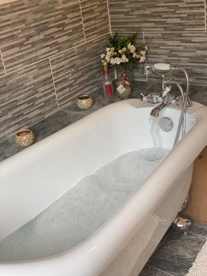 Beautiful Secluded Farmhouse With Hot Tub Villa Barmouth Exterior photo